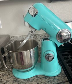 Cuisinart mixer 99 % New