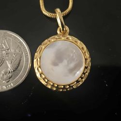 Mother of pearl pendant Necklace