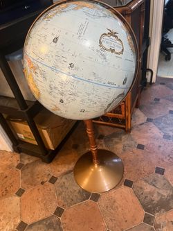 World Classic Spinning Globe