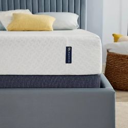 New Queen hybrid set $299 ( Mattress & Box)