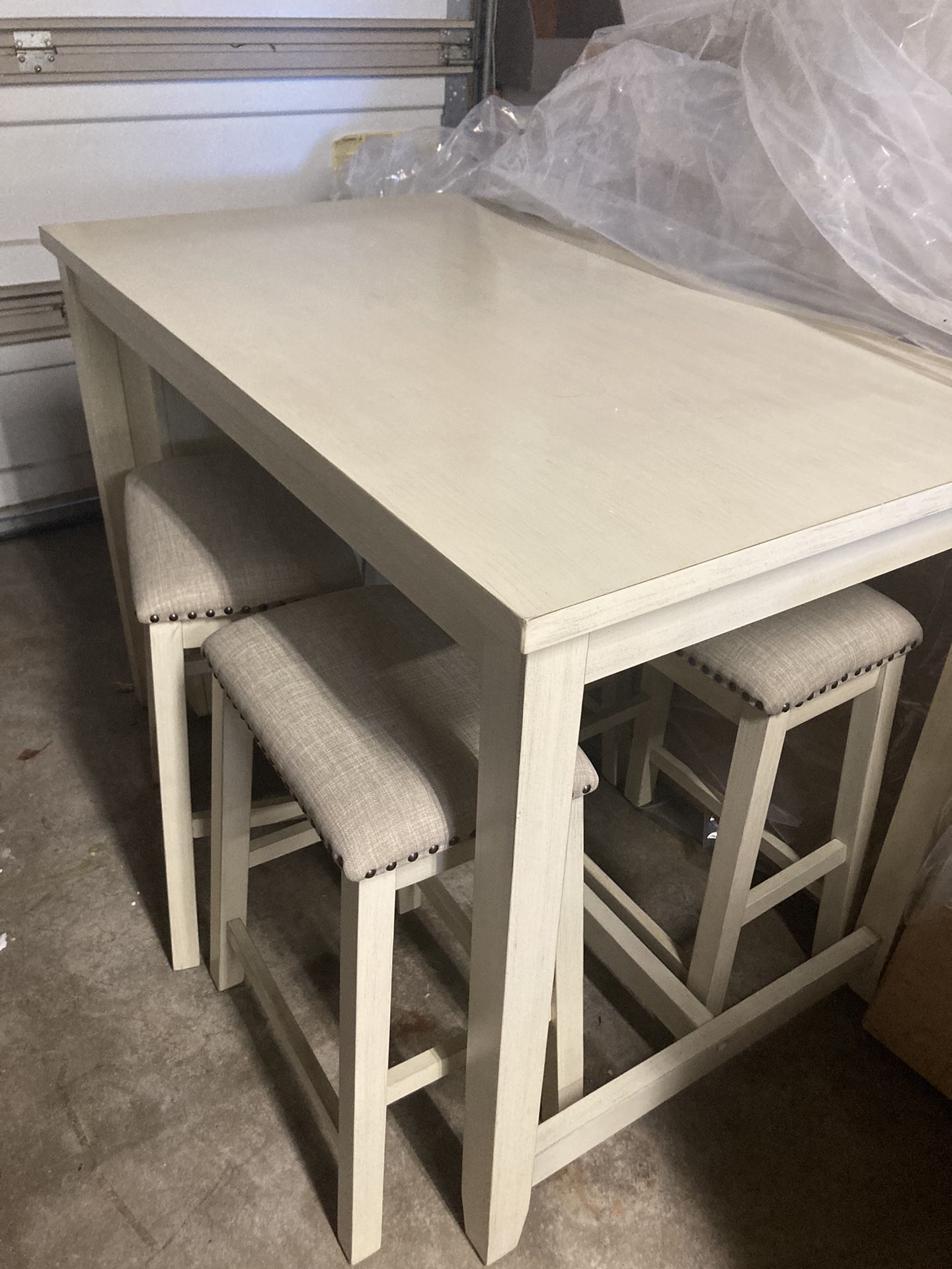 Mor Furniture, Off-White Kitchen Table
