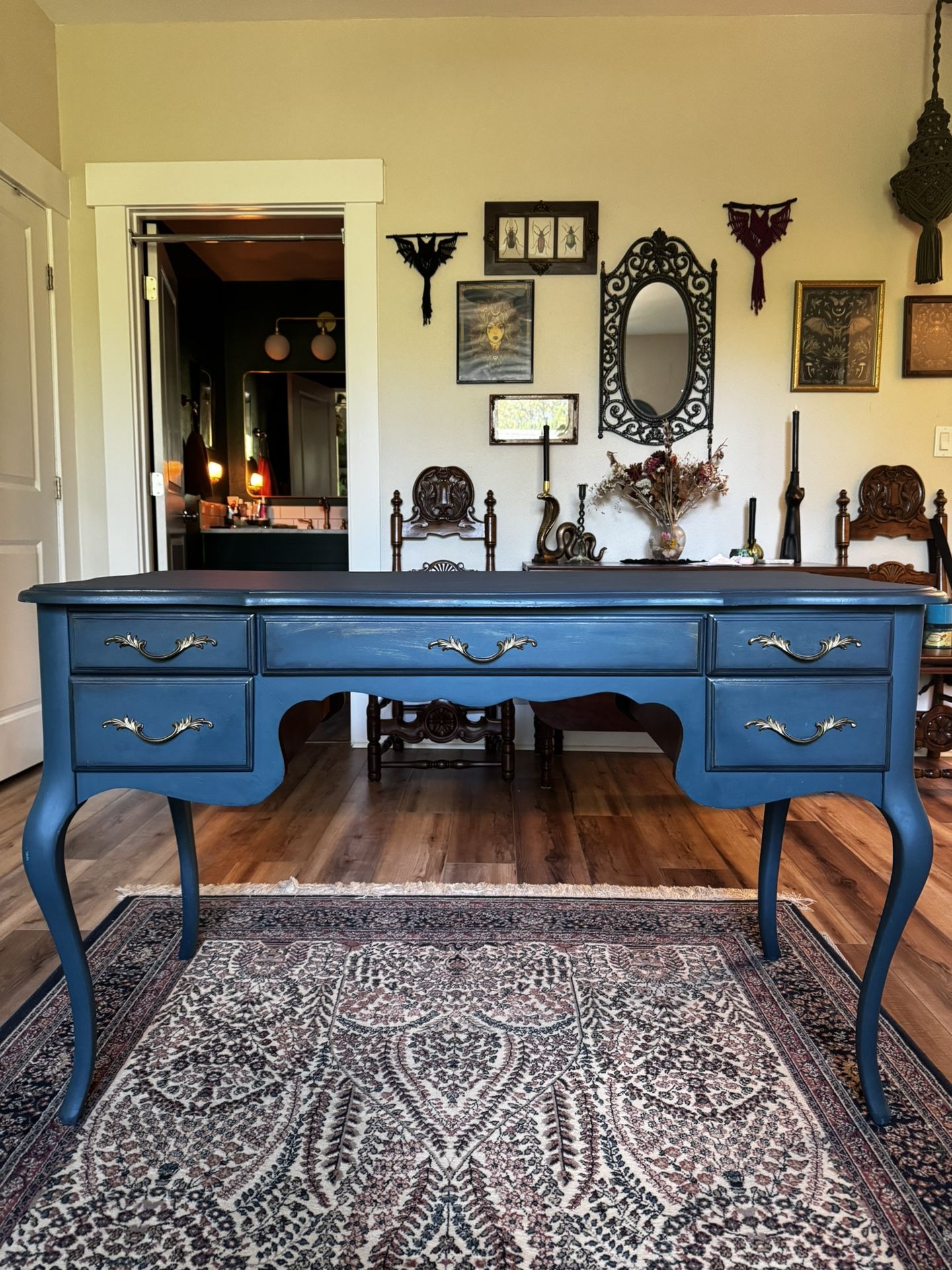 Desk/vanity And Mirror