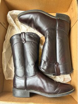 Womens 7 1/2 black cherry boots