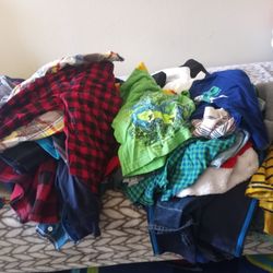 rropa para niños de 4 a 7 años son 50 piesas todo x $45 dolares 