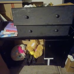 CHILDREN'S DRESSER WITH CHANGING TABLE TOP
