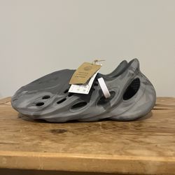 Yeezy Foam RNR “MX Granite” Size 7