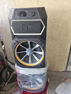 Bluetooth speaker with microphone and charger including