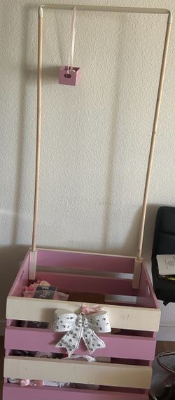 Roll Chart on Wheels