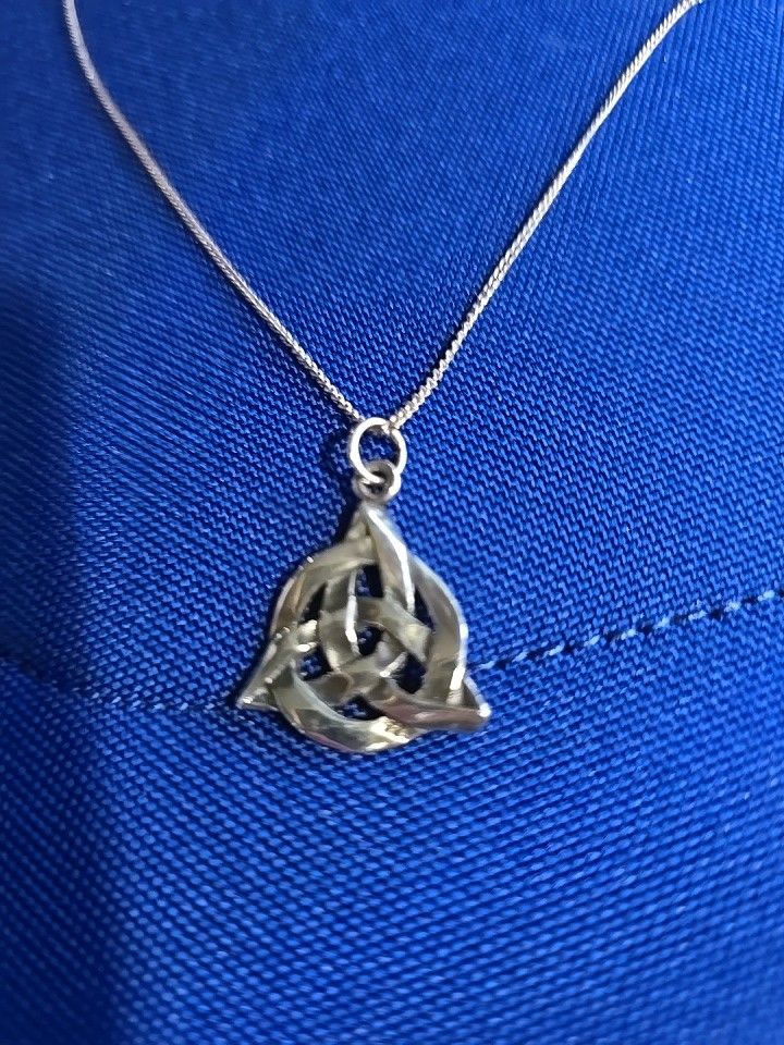 Celtic Knot 925 Sterling Silver 18" Necklace Jewelry Pre-owned