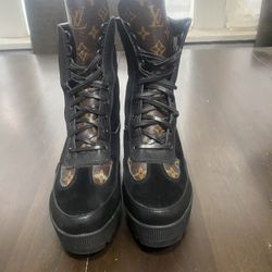 laureate platform desert boot