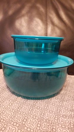 Tupperware bowls
