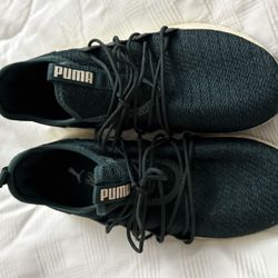 Women’s Green PUMA sneakers Size 8