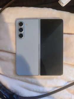 Z fold 5 256gb $600  FULLY UNLOCKED AND PAID OFF