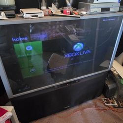 Hitachi  Rear Projection TV 2003  Works Great