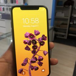 Factory unlocked iPhone x 64 gb, excellent conditions store warranty 