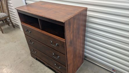 Ashley dresser. Free delivery 👍