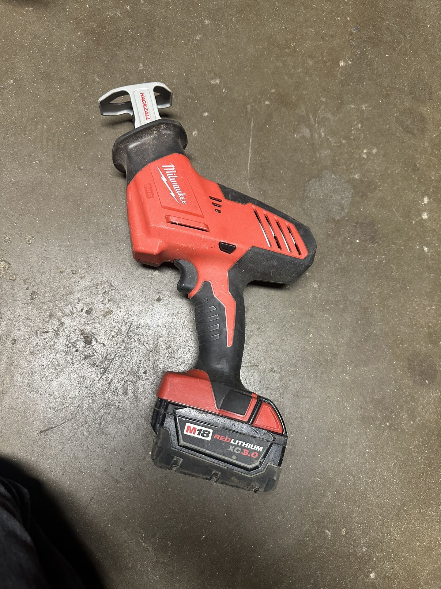 saw saw con pila