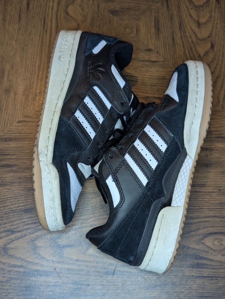 Adidas Men's shoes size 5