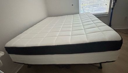 Clean queen size mattress!! Delivery available
