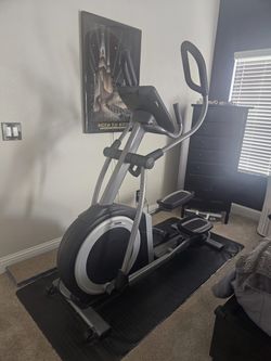 2023 Like New NordicTrack Commercial 9.9 Elliptical 18.7in Stride 22 Levels - Murrieta, CA