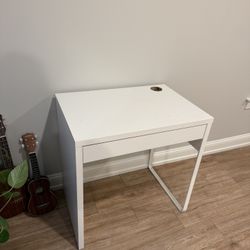 White Desk 
