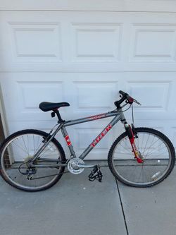 2000 Trek 6000 Mountain Bike