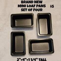 NIB, SET OF FOUR MINI LOAF PANS