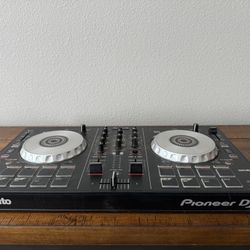 Pioneer DJ DDJ-SB2 Controller 