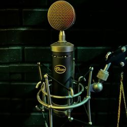 Blue Baby Bottle Microphone 🎤 / Wall-table Mount