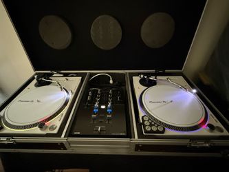 Pioneer Turntables with Mixer