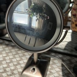 Like New Lighted Dual Sided Make Up Mirror