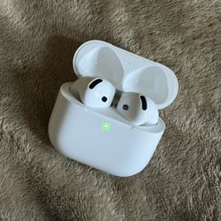 AirPods 4 