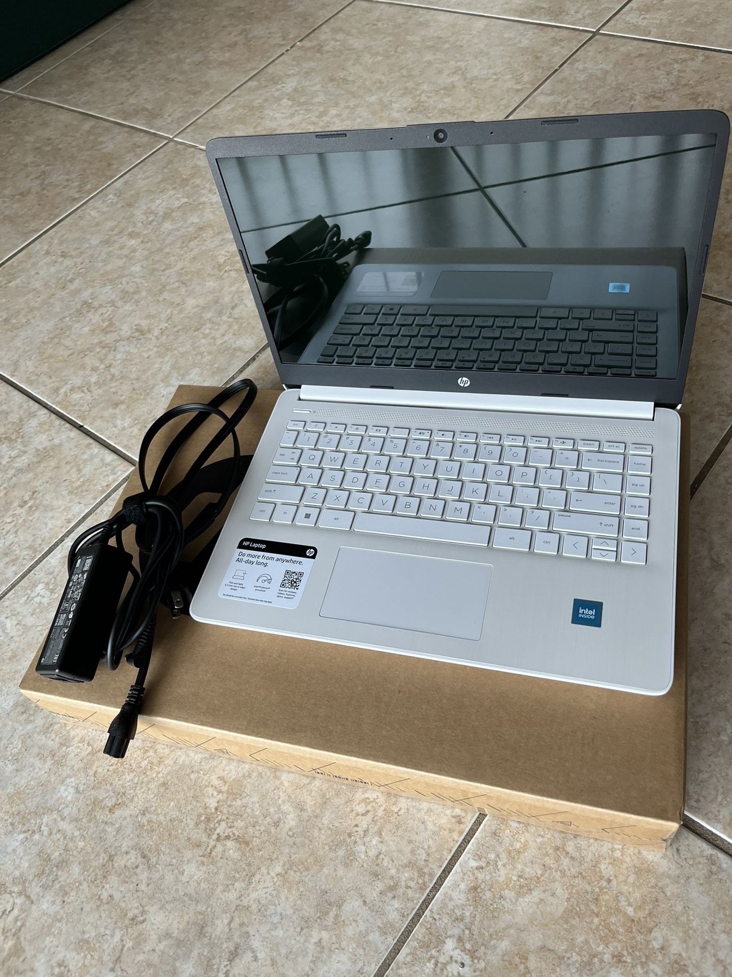 Hp 14” Laptop (White)