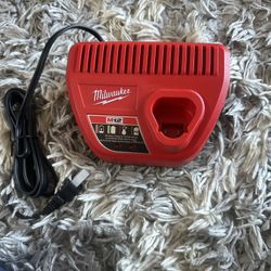 Milwaukee M12 Battery Charger 