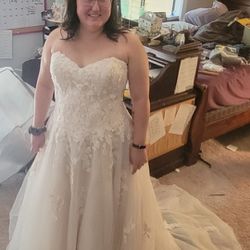 V3902 Wedding Dress Size 14