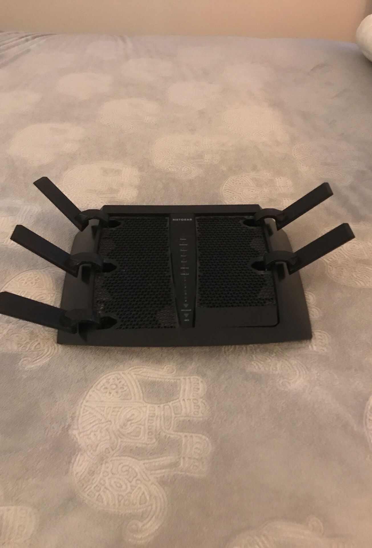 NETGEAR (R8000-100NAS) Nighthawk X6 AC3200 Tri-Band WiFi Router, Gigabit Ethernet, Compatible with Amazon Echo/Alexa