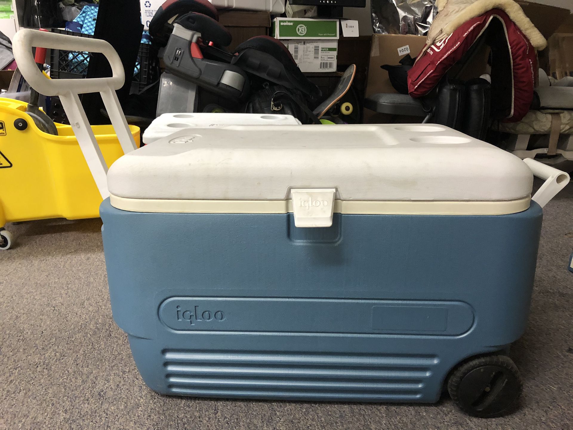 Igloo Blue 10 Quart Xtreme 5 Dat a heavy Duty Cooler with Wheels