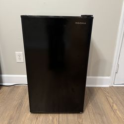 Insignia 3.3 Cu ft mini fridge