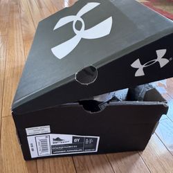 Youth Football Under Armour Cleats Size 6