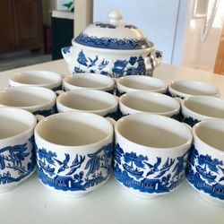Vintage Churchill Blue Willow Covered Serving Dish W/Handles Plus 12 Tea/Coffee Mugs. Made In England. Price Is FIRM