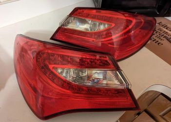 🚨 OEM Chrysler 200 Rear Left/Right Tail Light 2011 To 2014 - $75