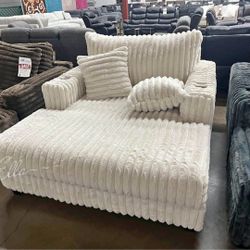 Stupendous Oversized Chair $10 Down Payment And Financing Available