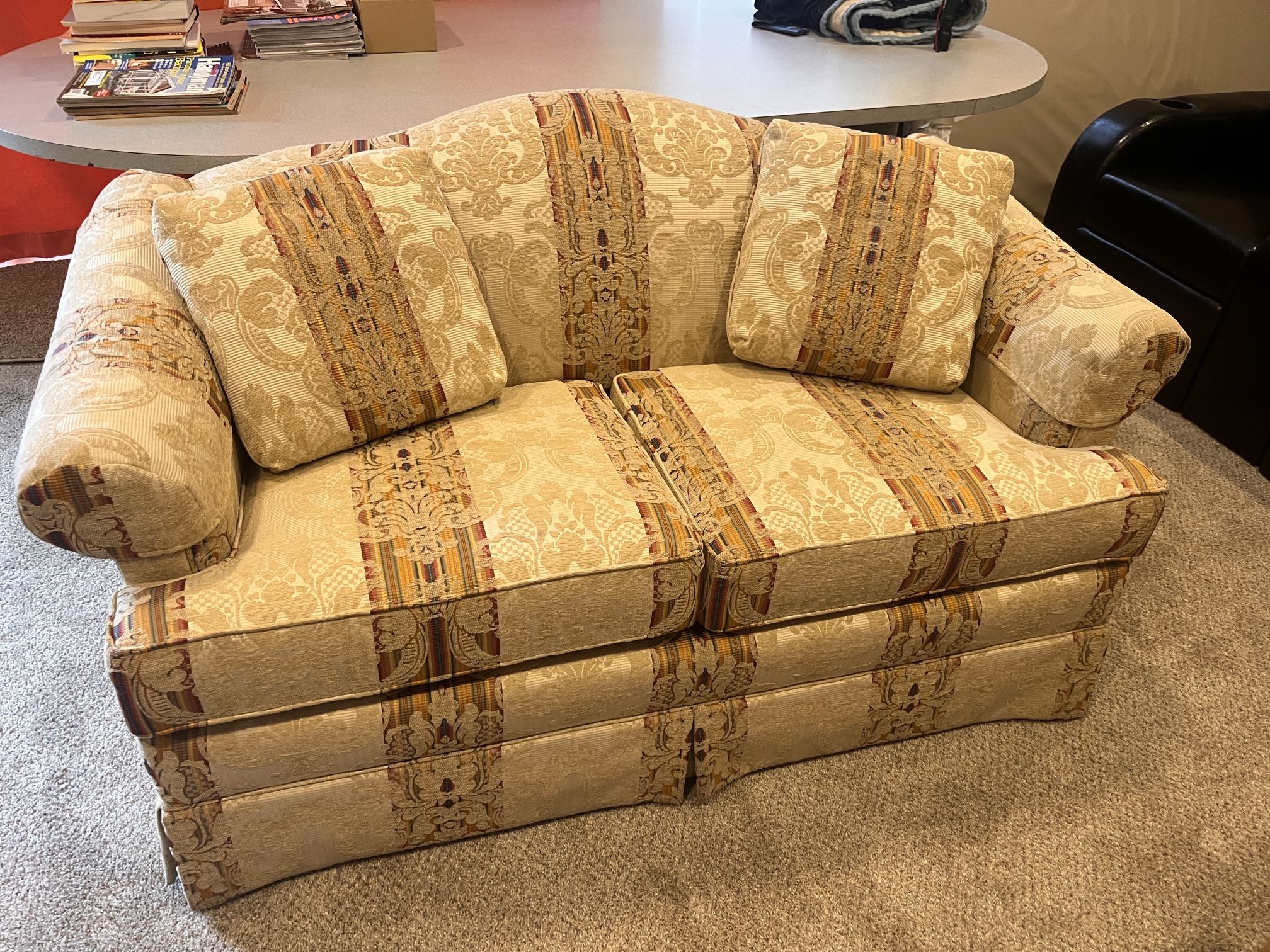 Loveseat - Like New Condition.