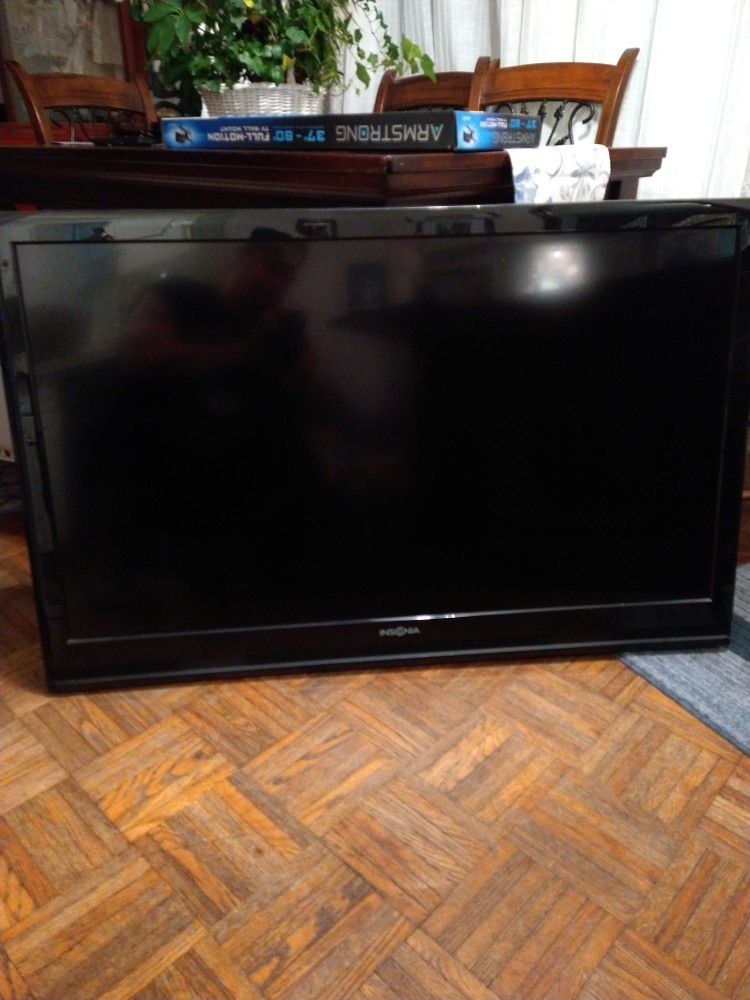 46" Insignia LCD TV
