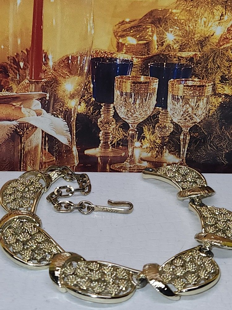 #1677, ANTIQUE SIGNED CORO BRACELET 1940's VERMEIL 9"INCHES