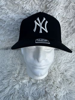47 Black Baseball Cap with New York Yankees silver logo