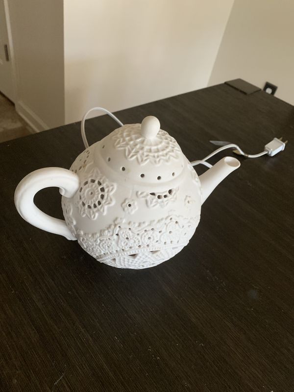 Kitchen teapot light/nightlight from cracker Barrel for Sale in