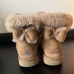 Brown Bow UGGS Size Women’s 8 