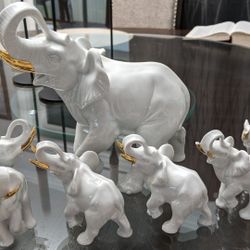 set of elephants