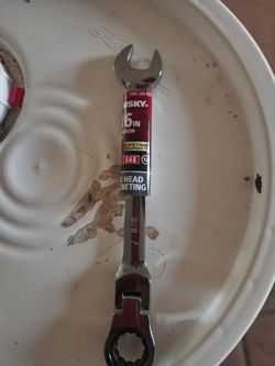 Husky ratcheting wrench
